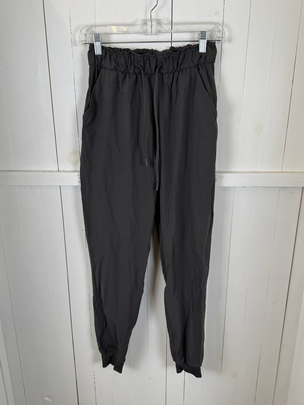 Lululemon Gray Jogger Pants Women’s Size 4 Nylon